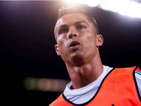 Hugo Lloris: "Ronaldo không phải là người"
