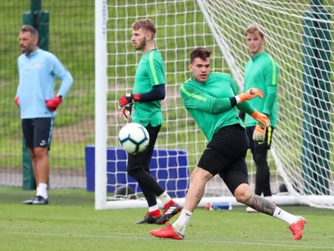Hứng chí, Ederson khiến đàn em 'lác mắt' trên sân tập