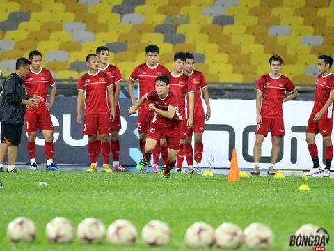 Dầm mưa luyện công, ĐT Việt Nam thách thức những "chú hổ" trên "thánh địa" Bukit Jalil