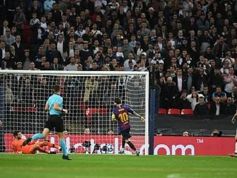Hủy diệt Tottenham, Messi cho thấy Premier League cũng thường thôi