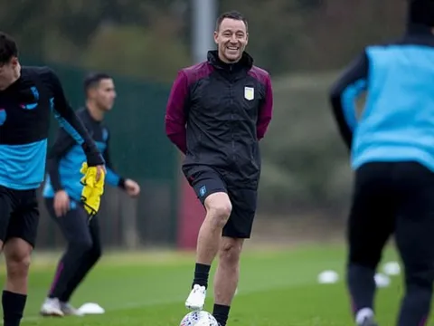 Huyền thoại của Chelsea rạng rỡ trong vai trò mới tại Aston Villa