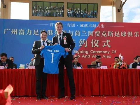 Huyền thoại Man Utd sang Trung Quốc phát triển bóng đá