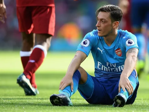 Huyền thoại 'rớt nước mắt' khi nói về Arsenal hiện tại