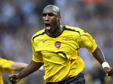 Huyền thoại Sol Campbell của Arsenal sang Việt Nam