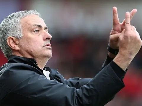 "Man Utd khởi đầu chậm chạp là lỗi của Mourinho"