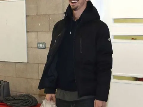 Ibrahimovic hóa ông già Noel, mang niềm vui khó tả cho đám trẻ