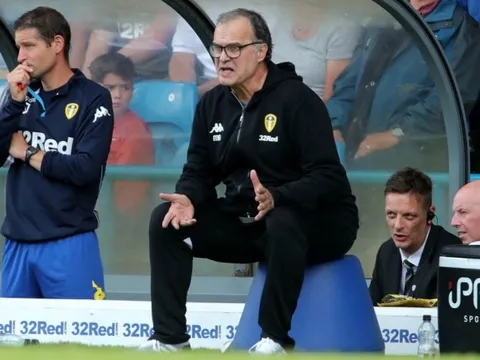 Xô nhựa thương hiệu Leeds bán đắt nhờ Marcelo Bielsa