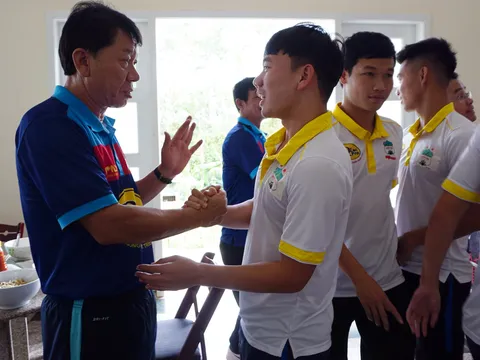 “Chiến” gà hầm sâm, Công Phượng và đồng đội đặt mục tiêu có huy chương V-League 2018
