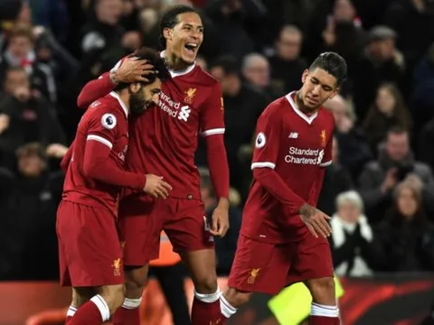 'Đá với Man Utd, cậu ấy chỉ cần đi dép, mặc áo len hở và phì phèo điếu thuốc'