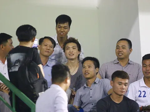 "Pirlo phố núi" làm khán giả, HAGL vẫn thắng tưng bừng ngày ra quân