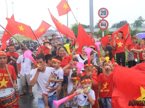 Fan Hà thành nô nức chào đón U23 Việt Nam