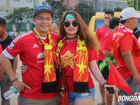 Trai xinh, gái đẹp "tiếp lửa" ĐT Việt Nam đấu Campuchia