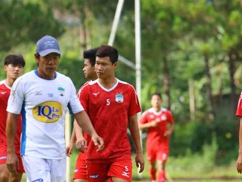 HLV Trần Minh Chiến nói gì về việc "gà nòi" bầu Đức gia nhập B.Bình Dương