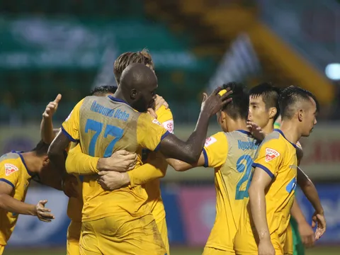 5 điểm nhấn vòng 20 V-League: Huỳnh Đức nổi cáu, HAGL lại thua đau ở phố biển