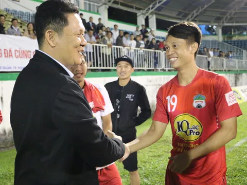 Thầy mới, thầy cũ mừng chiến công HAGL "quật ngã" Hà Nội FC