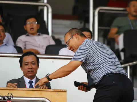 Vi hành ở V-League, HLV Park Hang-seo tự tay "đi xin" danh sách thi đấu