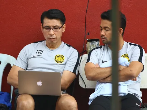 "Tướng" Malaysia "mổ băng" xem tuyển Việt Nam trên sân tập