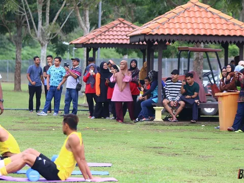 Fan mê tít "đại chiến" Việt Nam và những "chú hổ Malaysia"