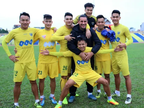 Sáng nay FLC Thanh Hóa lên đường vào Vinh