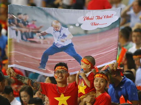 CĐV Việt Nam: Hai mảng sáng - tối trên khán đài