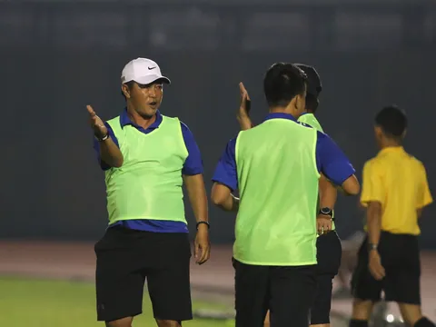 HLV Trần Minh Chiến và cảm xúc của người mới đánh bại đội bóng cũ