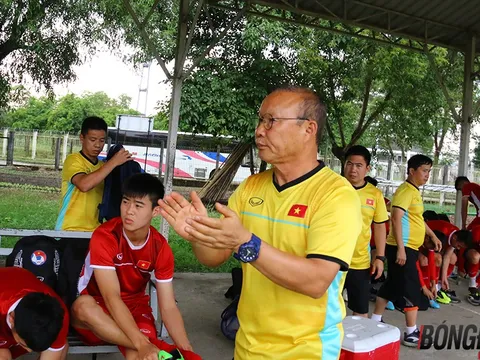 Thầy Park kéo ĐT Việt Nam về "mặt đất" sau chiến thắng Malaysia