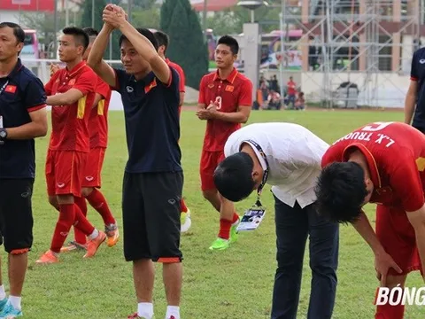 Hữu Thắng cúi đầu xin lỗi người hâm mộ sau thất bại U22 Việt Nam