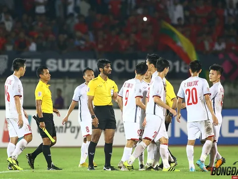 ĐT Việt Nam hòa Myanmar 0-0: HLV Park Hang-seo tiếc đứt ruột, học trò "bao vây" trọng tài