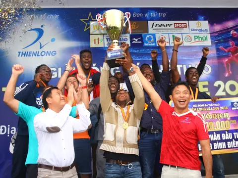 Bầu Tú trao Cup vô địch giải phủi lớn nhất Sài Gòn