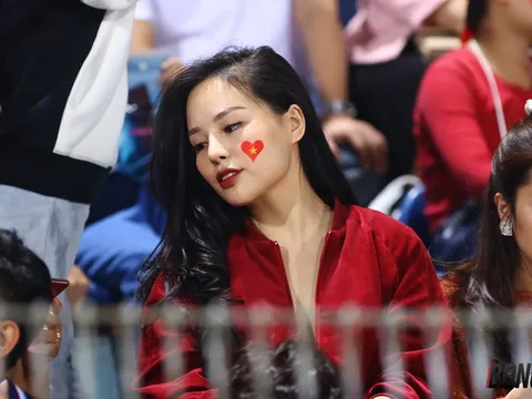 Bóng hồng Việt đọ sức mỹ nhân Thái trên khán đài AFF Cup 2018