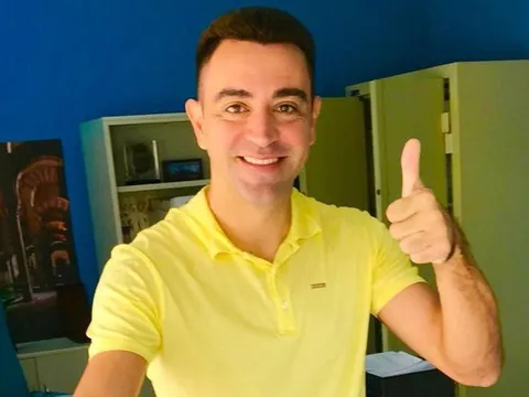 Xavi khoe ảnh tươi cười rạng rỡ trong ngày đi bầu cử