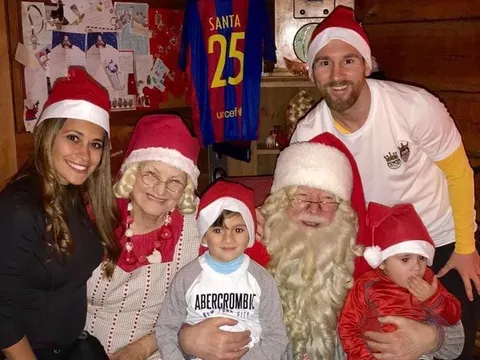 Messi 'tươi không cần tưới' mừng giáng sinh bên gia đình
