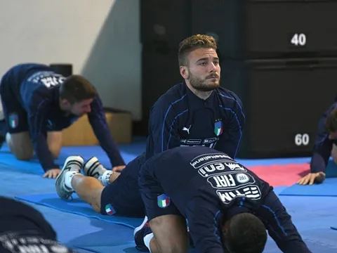 Immobile hì hục chống đẩy, chờ ngày "hạ sát" Thụy Điển