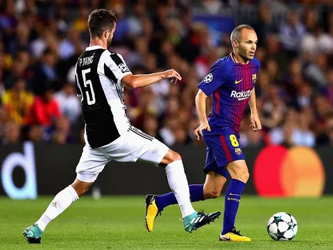 Messi xuất sắc, nhưng vinh quang thuộc về Iniesta