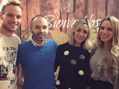 Iniesta rủ 'cạ cứng' chung vui sinh nhật vợ yêu