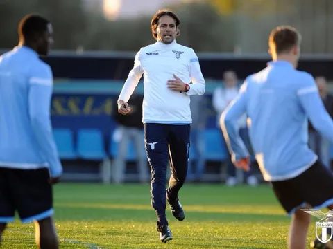 Inzaghi cháy hết mình trên sân tập cùng các học trò