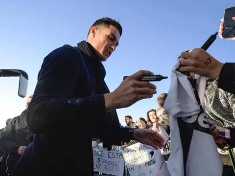 Ronaldo và dàn soái ca Juventus gây náo loạn Thụy Sỹ