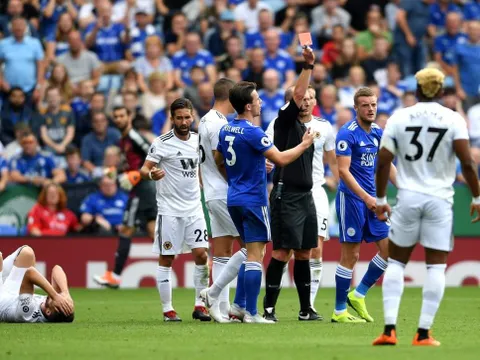 Jamie Vardy thẻ đỏ, Leicester City vẫn giành trọn 3 điểm