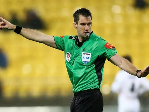 Ngoại hạng Anh chuẩn bị đón trọng tài ngoại đầu tiên trong lịch sử