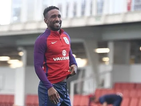 Jermain Defoe vui ra mặt trong ngày trở lại tuyển Anh