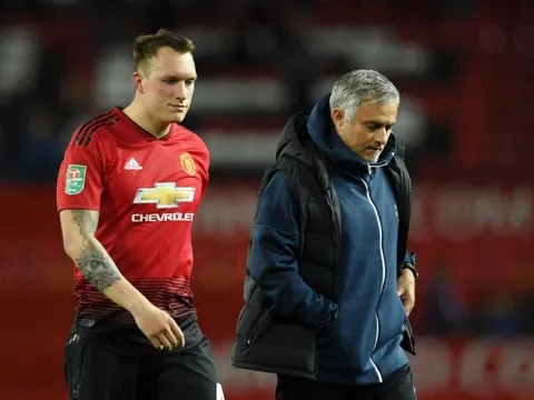 Sau tất cả, Man Utd ra quyết định đau lòng với Phil Jones