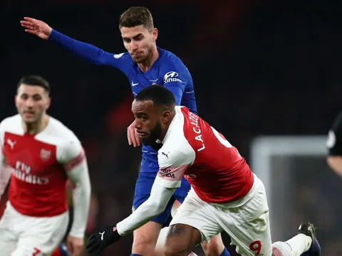 'Jorginho chẳng thể chạy, chẳng thể phòng ngự, chẳng thể kiến tạo'