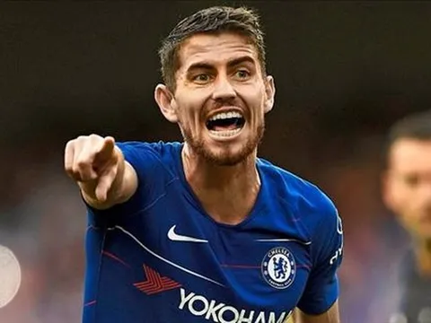 Bị Sarri la rầy, Jorginho chỉ thẳng điểm yếu của các đồng đội