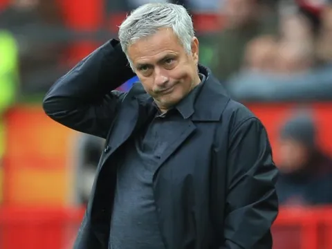 Steven Gerrard dùng 1 từ để nói về Jose Mourinho