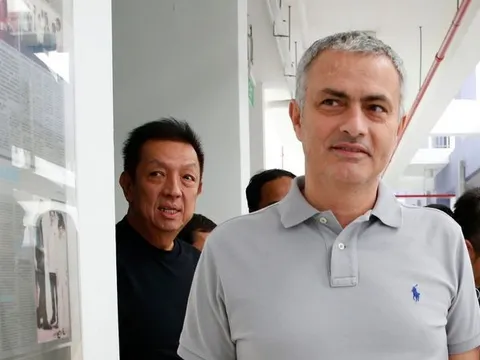 Quyết mua lại Man Utd, tỉ phú Singapore tìm cách đẩy Mourinho 'ra đường'