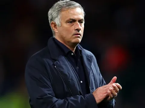 Hòa Valencia, Mourinho chê bai hàng thủ, hàng công cho đến... lực lượng an ninh