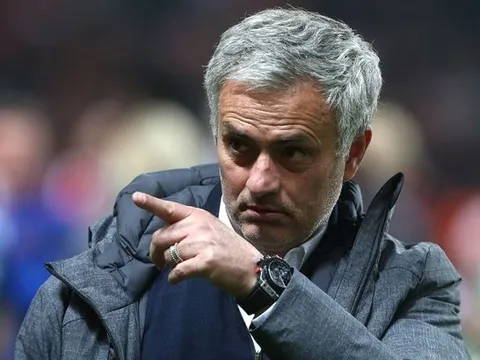 Sau bao bất mãn, CĐV vẫn phát cuồng với Mourinho ở một điểm