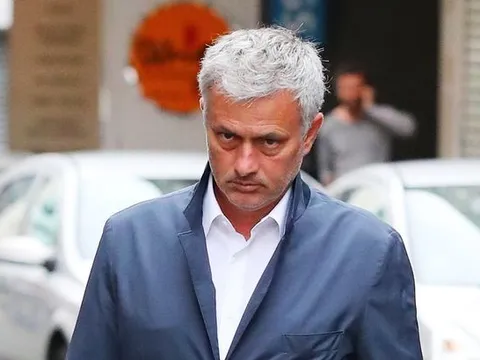 Nhân viên khách sạn tiết lộ hành động của Mourinho với các cầu thủ trước trận gặp Valencia