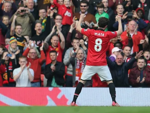 Sau Boateng, Barcelona gây sốc với sao Man Utd