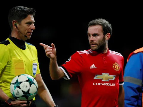 Juan Mata khiến hàng thủ CSKA Moscow rối loạn